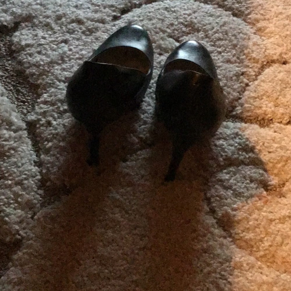 Heels - Picture 3 of 3